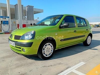Usado Renault Clio II Dynamique 75 CV (55 kW) 2003 Verde Berlina