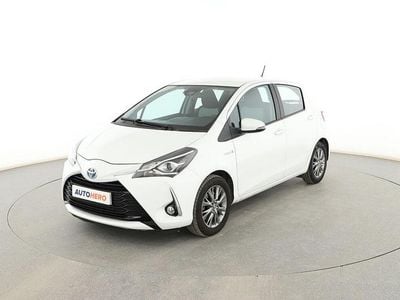 Usado Toyota Yaris Hybrid Active 101 CV (74 kW) 2019 Blanco Berlina