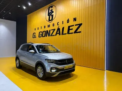 Usado VW T-Cross Advance 110 CV (80 kW) 2022 Gris / plata SUV