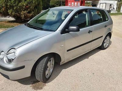 Usado VW Polo 56 CV (41 kW) 2002 Gris Coupe