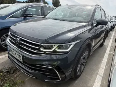 Usado VW Tiguan R-line 150 CV (110 kW) 2022 Gris SUV