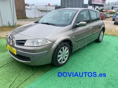 Usado Renault Mégane Dynamique 105 CV (77 kW) 2008 Beige Berlina
