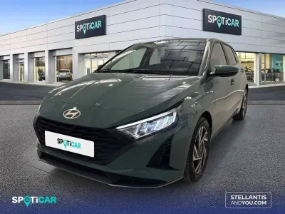 Usado Hyundai i20 80 CV (58 kW) 2025 Verde Utilitario
