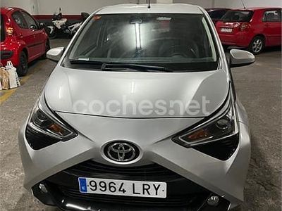 Usado Toyota Aygo X-play 72 CV (52 kW) 2021 Gris / plata Utilitario