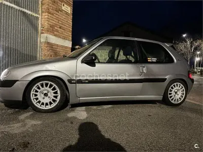 Usado Citroën Saxo 90 CV (66 kW) 1999 Gris / plata Utilitario