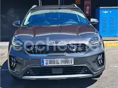 Usado Kia Niro 141 CV (103 kW) 2020 Gris / plata SUV