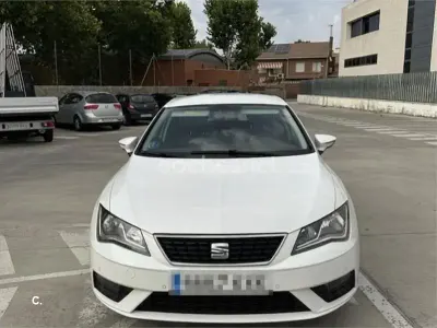 Usado Seat Leon Style 110 CV (80 kW) 2019 Blanco Berlina