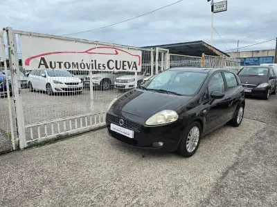 Usado Fiat Grande Punto Dynamic 75 CV (55 kW) 2008 Negro Utilitario