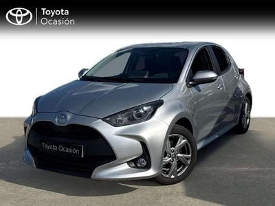 Gris Usado 2024 Toyota Yaris Hybrid Active Utilitario | 21.490 € (Precio justo)