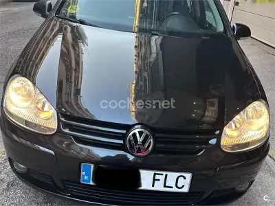 Usado VW Golf V Sportline 105 CV (77 kW) 2007 Negro Berlina
