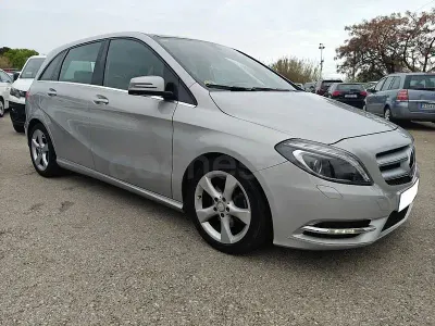 Begagnad Mercedes B180