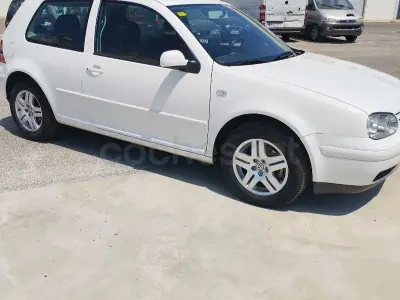 Usado VW Golf IV Highline 115 CV (84 kW) 2001 Blanco Berlina