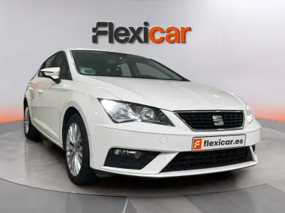 Usado Seat Leon Style Plus 110 CV (80 kW) 2018 Blanco Berlina