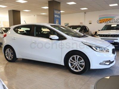 Usado Kia Ceed GT 90 HP (66 kW) 2014 Branco Sedan