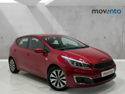 Usado Kia Ceed Plus 100 CV (73 kW) 2018 Rojo Utilitario