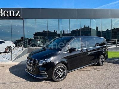 Negro Usado 2024 Mercedes V220 Avantgarde Monovolumen | 74.000 €