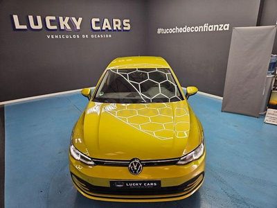 Usado VW Golf VIII Life 130 CV (95 kW) 2021 Amarillo Berlina