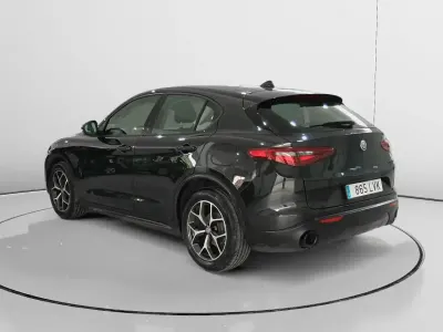 Usado Alfa Romeo Stelvio Sprint 190 CV (139 kW) 2021 Negro SUV