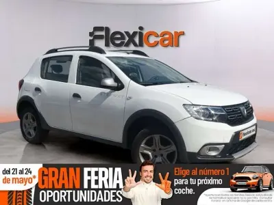 Usado Dacia Sandero Acces 75 CV (55 kW) 2020 Blanco Utilitario