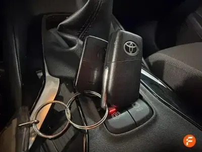 Usado Toyota Corolla Active 122 CV (89 kW) 2022 Negro Berlina