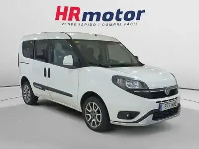 Usado Fiat Doblò Trekking 121 CV (88 kW) 2022 Blanco Monovolumen
