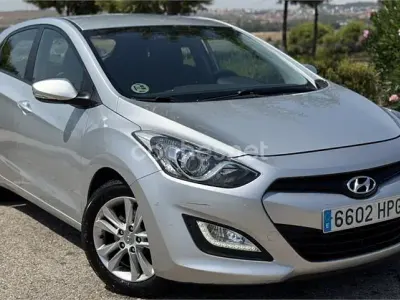 Usado Hyundai i30 GLS 110 CV (80 kW) 2013 Gris / plata Berlina