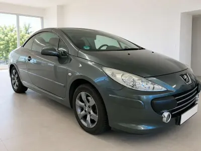 Usado Peugeot 307 CC 140 CV (102 kW) 2006 Gris Descapotable