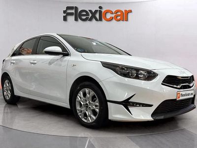 Blanco Usado 2024 Kia Ceed Utilitario | 20.490 € (Un poco caro)