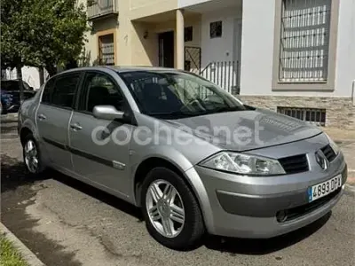 Usado Renault Mégane II Dynamique 115 CV (84 kW) 2005 Gris / plata Berlina