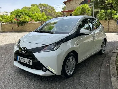Usado Toyota Aygo X-clusiv 69 CV (50 kW) 2017 Blanco Utilitario