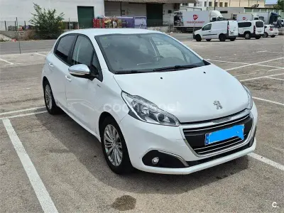 Usado Peugeot 208 Style 82 CV (60 kW) 2018 Blanco Utilitario