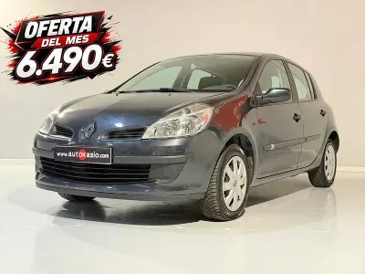 Begagnad Renault Clio II Authentique 85 HK (62 kW) 2007 Grå Sedan