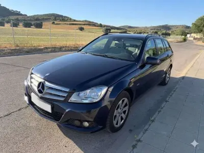 Usado Mercedes C180 Elegance 156 CV (114 kW) 2011 Azul Familiar