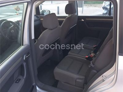 Usado VW Touran Advance 140 CV (102 kW) 2010 Gris / plata Monovolumen