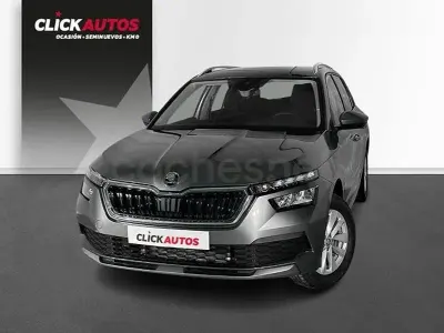 Usado Skoda Kamiq Ambition 95 CV (69 kW) 2024 Gris / plata SUV