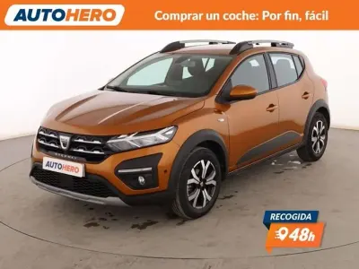 Usado Dacia Sandero Comfort 90 CV (66 kW) 2022 Naranja Utilitario