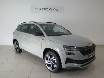 Usado Skoda Karoq SportLine 150 CV (110 kW) 2025 Gris SUV