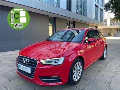 Usado Audi A3 Advanced 110 CV (80 kW) 2015 Rojo Berlina
