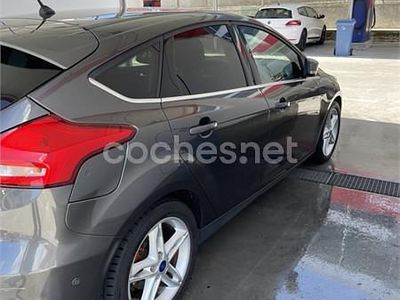 Gris / plata Usado 2018 Ford Focus Titanium Berlina | 11.000 € (Buen precio)