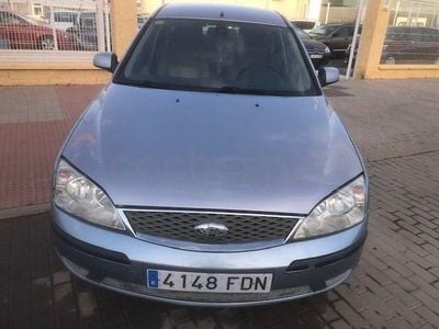 Usado Ford Mondeo Ghia 130 CV (95 kW) 2006 Azul Berlina