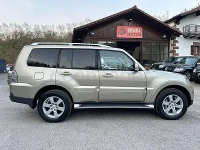 Usado Mitsubishi Montero Intense 160 CV (117 kW) 2008 Beige SUV