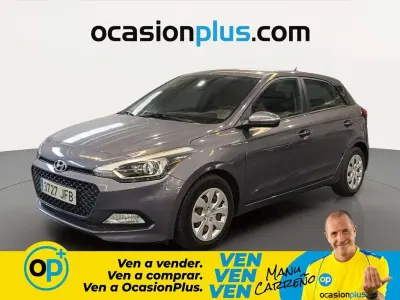 Usado Hyundai i20 75 CV (55 kW) 2015 Gris Utilitario