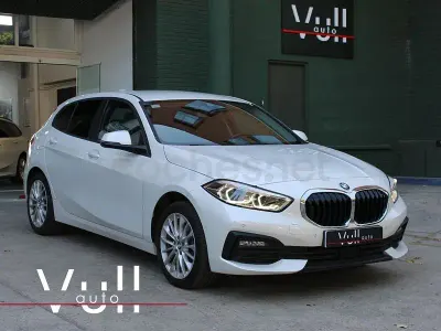 Usado BMW 118 Advantage 140 CV (102 kW) 2020 Blanco Berlina