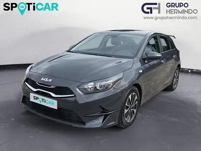 Käytetty Kia Ceed 100 HP (73 kW) 2025 Harmaa Viistoperä