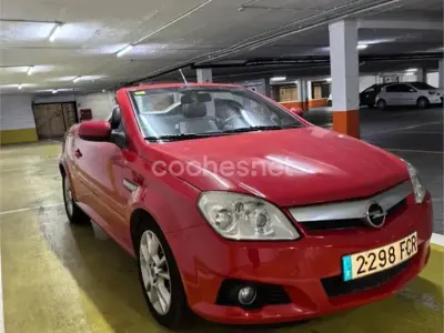Usado Opel Tigra Enjoy 70 CV (51 kW) 2006 Rojo Descapotable