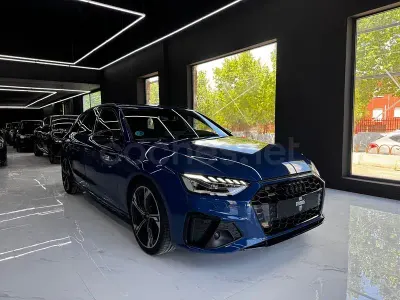 Käytetty Audi A4 204 HP (150 kW) 2023 Sininen Farmari
