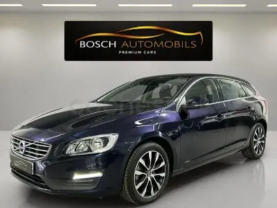 Usado Volvo V60 Summum 150 CV (110 kW) 2018 Azul Familiar