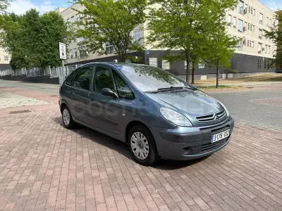 Usado Citroën Xsara Picasso Exclusive 110 CV (80 kW) 2010 Gris / plata Monovolumen