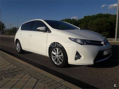 Usado Toyota Auris Active 124 CV (91 kW) 2015 Blanco Berlina