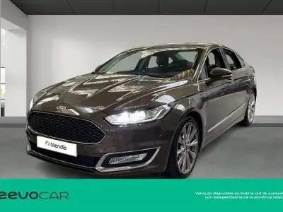Usado Ford Mondeo Vignale 180 CV (132 kW) 2015 Marrón Familiar
